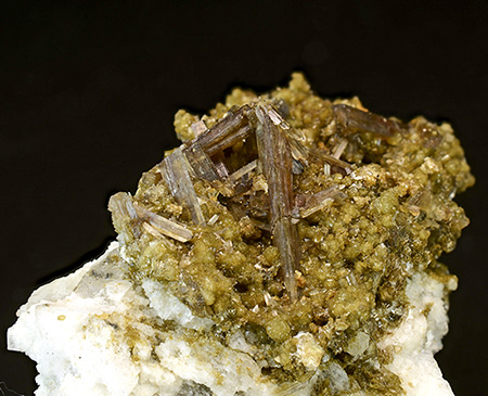 Guimar�esite with Childrenite,/Eosphorite - Piau� valley, Minas Gerais, Brazil (TL)