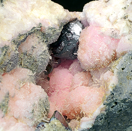 Pyrargirite with Proustite on Rhodochrosite - Uchucchacua mine - Oyon prov. Lima dept. - Peru