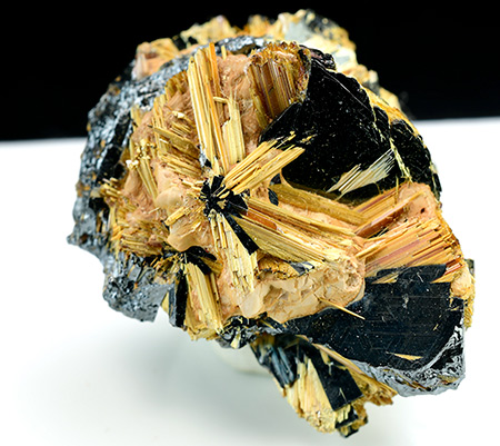 Rutile var. sagenite on hematite - Novo Horizonte - Bahia - Brazil