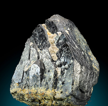 Columbite-(Fe) - Analalava District, Sofia Region, Mahajanga (Majunga) Province, Madagascar