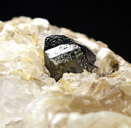 Tapiolite-(Fe) � Quixaba, Frei Martinho, Borborema mineral province, Para�ba, Brazil